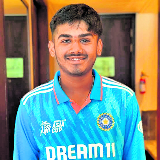 ಆಯುಷ್ ಮ್ಹಾತ್ರೆ