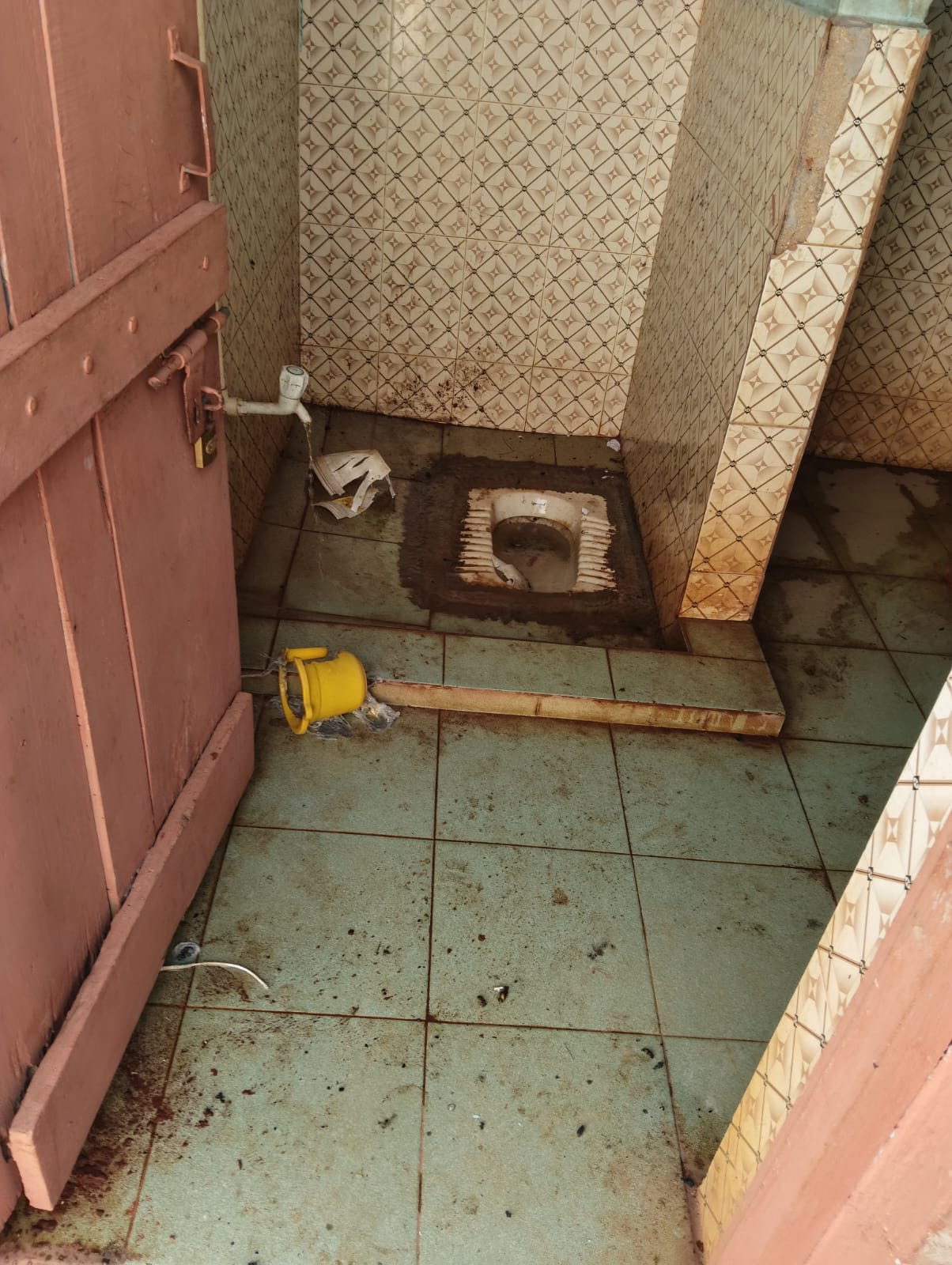 ಸ್ಫೋಟಗೊಂಡ ಶೌಚಾಲಯದ ಸ್ಥಳ