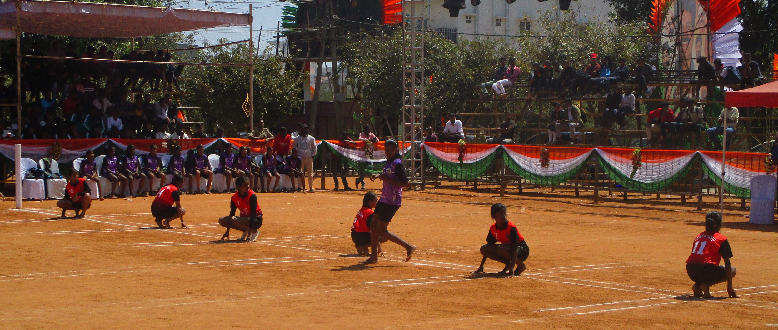 ಆನೇಕಲ್ ತಾಲ್ಲೂಕಿನ ಚಂದಾಪುರದಲ್ಲಿ ಬಿ.ಶಿವಣ್ಣ ಆಪ್ತ ಬಳಗದ ವತಿಯಿಂದ ಆಯೋಜಿಸಿದ್ದ ರಾಜ್ಯ ಮಟ್ಟದ ಖೋಖೊ ಪಂದ್ಯಾವಳಿಯ ನೋಟ