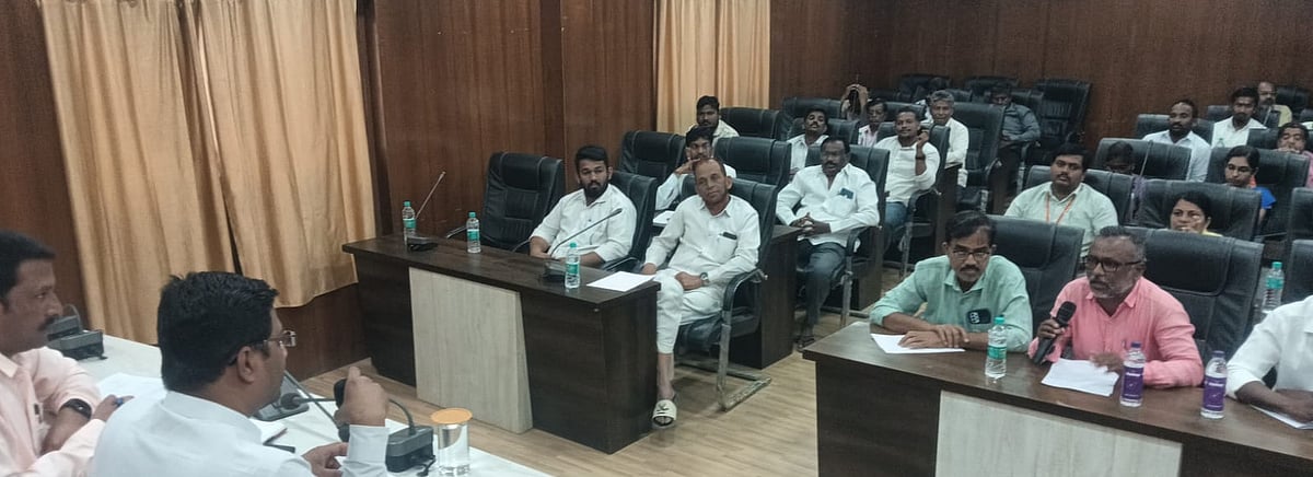 ಮೂಲ ಸೌಕರ್ಯಗಳಿಗೆ ಒತ್ತು ನೀಡಲು ಒತ್ತಾಯ