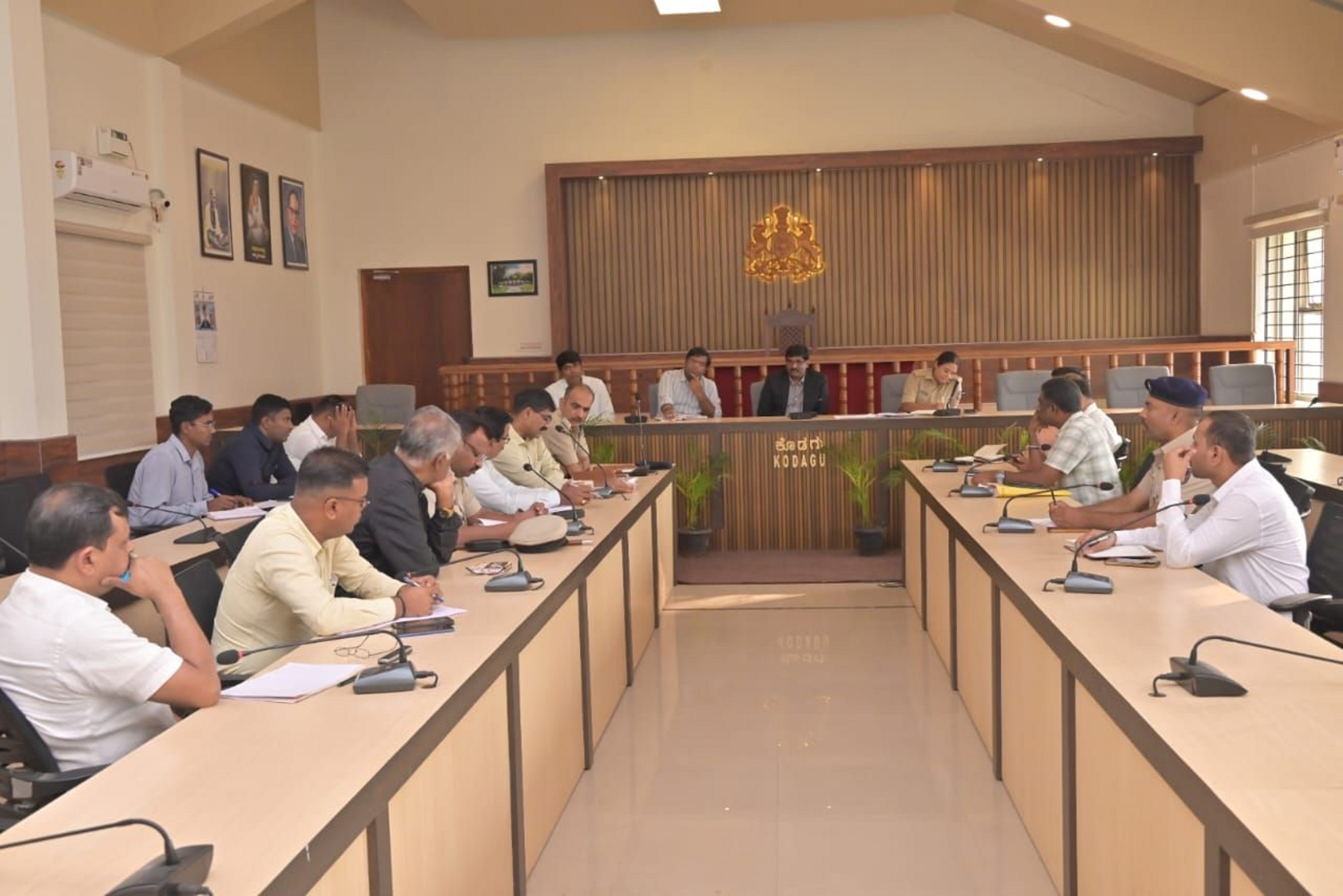 ಮಡಿಕೇರಿಯಲ್ಲಿ ಶನಿವಾರ ಜಿಲ್ಲಾಧಿಕಾರಿ ಎಸ್.ಜೆ.ಸೋಮಶೇಖರ್ ಅವರು ಜಿಲ್ಲಾ ಮಟ್ಟದ ಮಾದಕ ವಸ್ತು ದ್ರವ್ಯ ಸಮನ್ವಯ ಕೇಂದ್ರ ಸಭೆ ನಡೆಸಿದರು