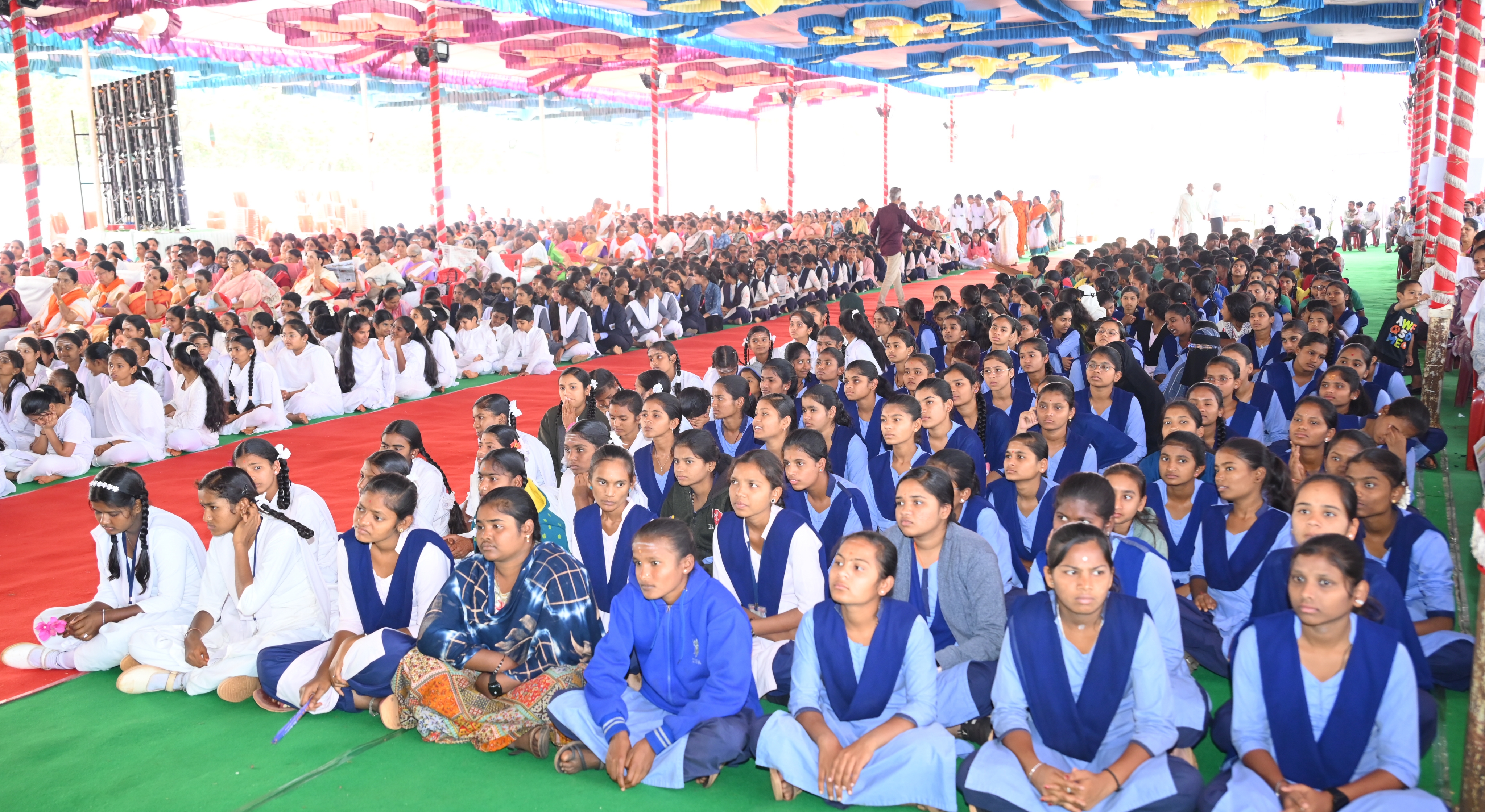 ವಚನ ಪಾರಾಯಣದಲ್ಲಿ ಪಾಲ್ಗೊಂಡಿದ್ದ ವಿದ್ಯಾರ್ಥಿಗಳು