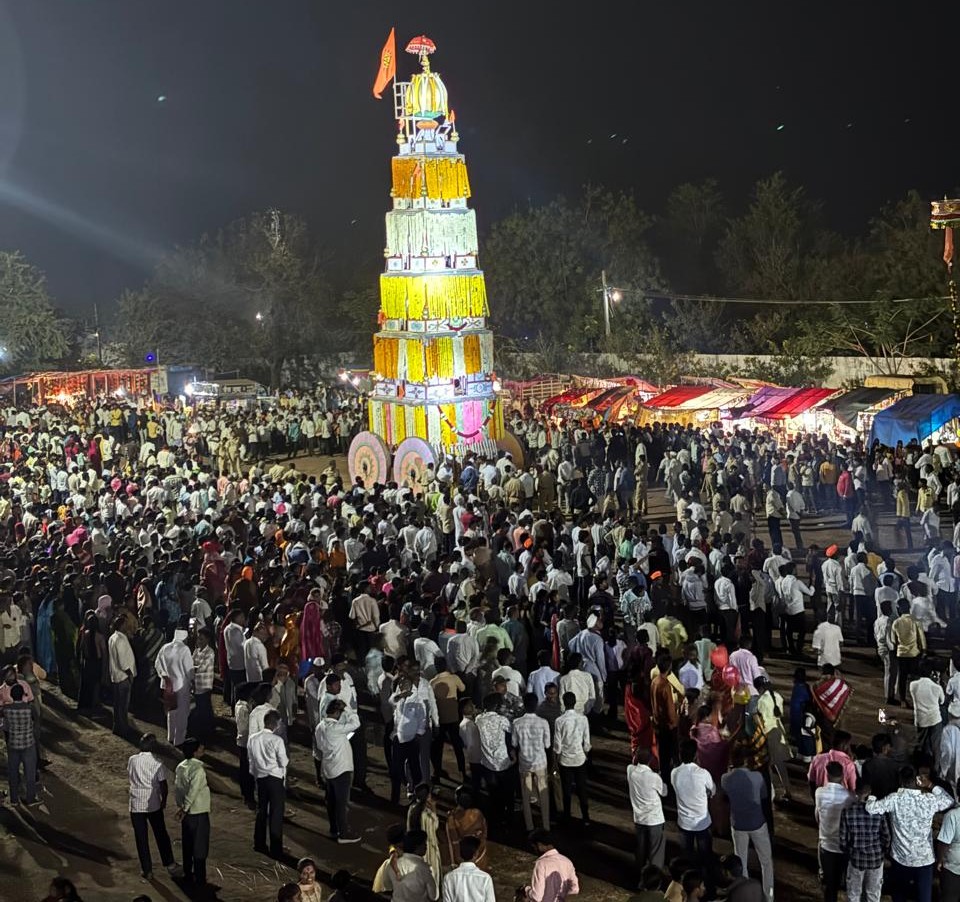 ಅಫಜಲಪುರ ತಾಲ್ಲೂಕಿನ ಚಿಣಮಗೇರಿ ಹಾಗೂ ಚೌಡಾಪುರ ಸೀಮೆಯಲ್ಲಿರುವ ಮಹಾಂತಪುರದಲ್ಲಿ ಗುರು ಮಹಾಂತೇಶ್ವರ ಜಾತ್ರಾ ಮಹೋತ್ಸವ ಅಂಗವಾಗಿ ಭಾನುವಾರ ಸಂಜೆ  ಸಹಸ್ರಾರು ಭಕ್ತರ ಮಧ್ಯೆ ಚಿನ್ಮಯಗಿರಿಯ ಗುರು ಮಹಾಂತೇಶ್ವರರ ಭವ್ಯ ರಥೋತ್ಸವ ಜರುಗಿತು