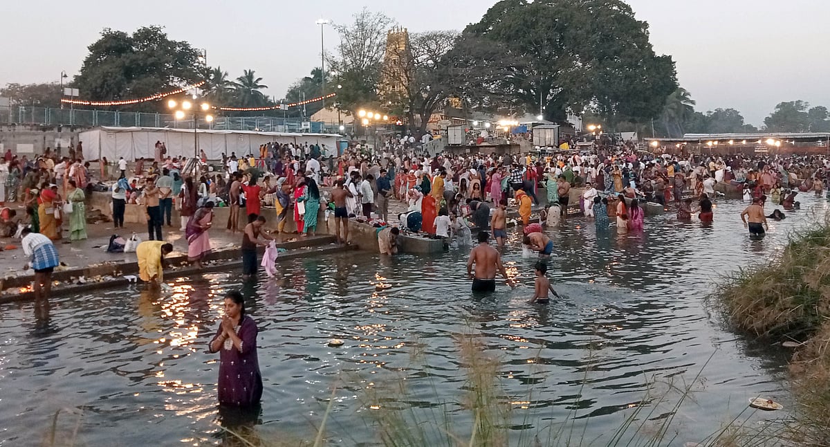 ಮಾಘ ಹುಣ್ಣಿಮೆ: ಕಾವೇರಿ ನದಿಯಲ್ಲಿ ಮಿಂದೆದ್ದ ಭಕ್ತರು