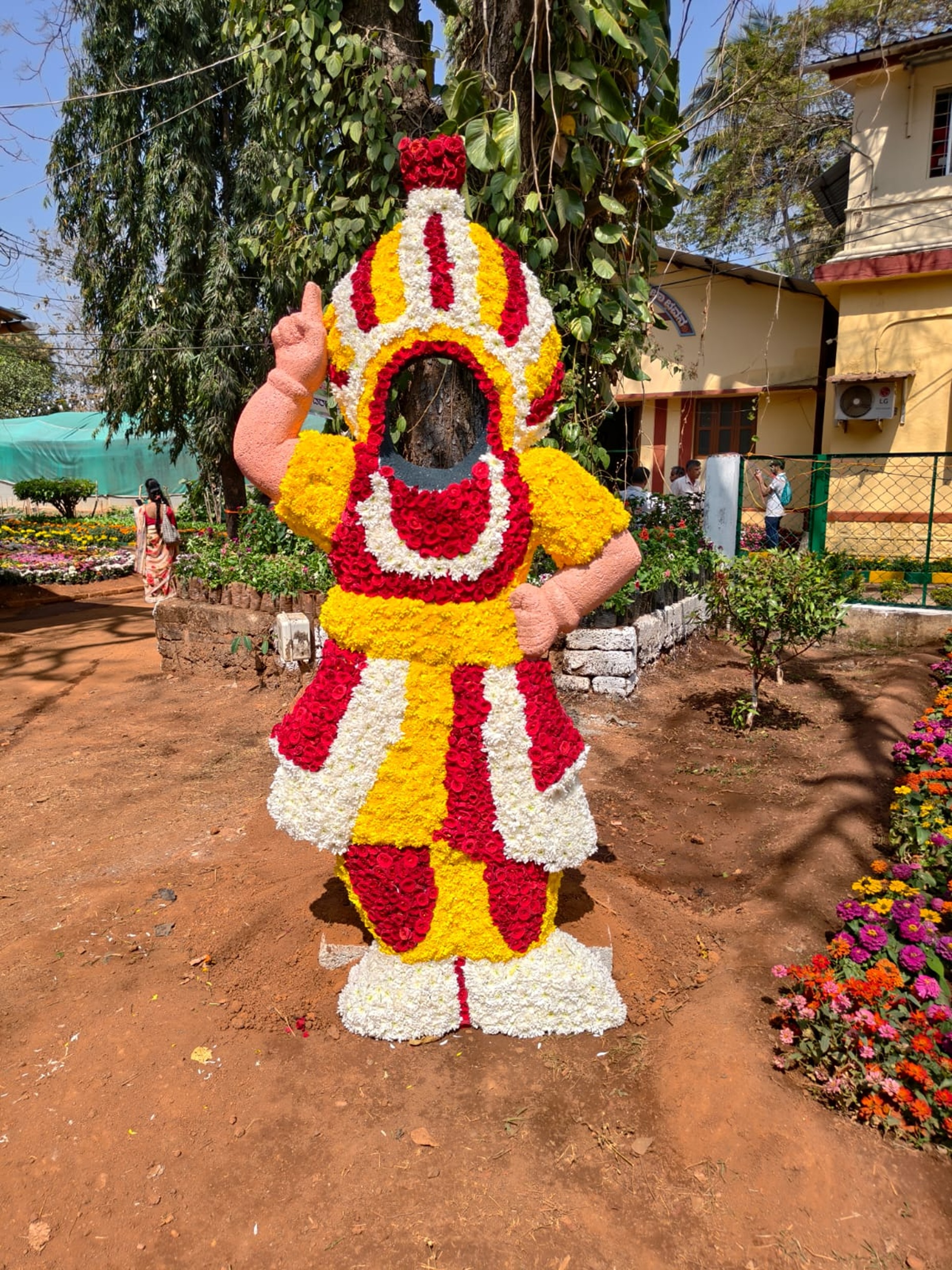 ಸೆಲ್ಫಿ ಪಾಯಿಂಟ್ ಆಗಿ ಪುಷ್ಪ ಯಕ್ಷ ವೇಷ