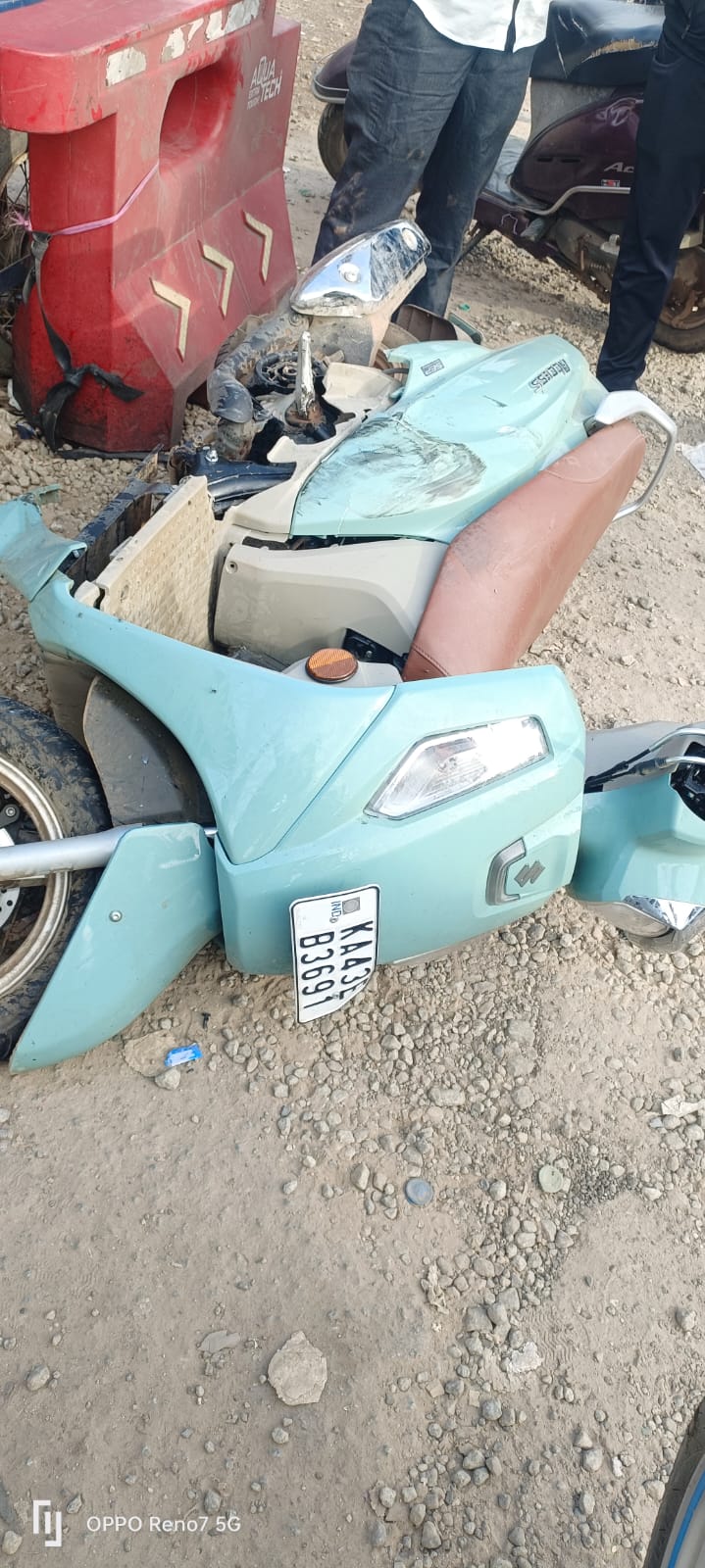 ಈಚೆಗೆ ಅಕ್ಕುಪೇಟೆ ಜಂಕ್ಷನ್ ನಲ್ಲಿ ಅಪಘಾತಕ್ಕೆ ಒಳಗಾಗಿದ್ದ ದ್ವಿಚಕ್ರ ವಾಹನ