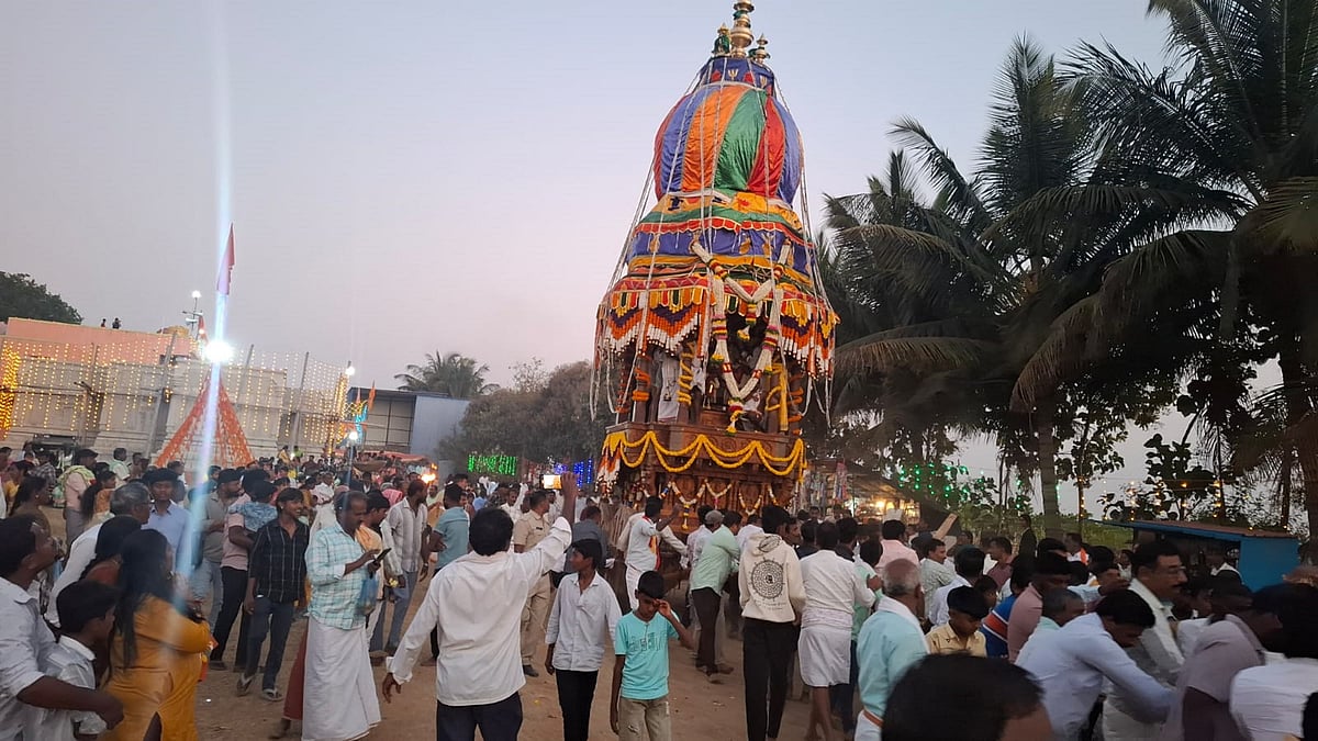 ಹೊಸದುರ್ಗ: ಕುಂದೂರು ಗೊಲ್ಲರಹಟ್ಟಿ ಅಂಭಾದೇವಿ ರಥೋತ್ಸವ