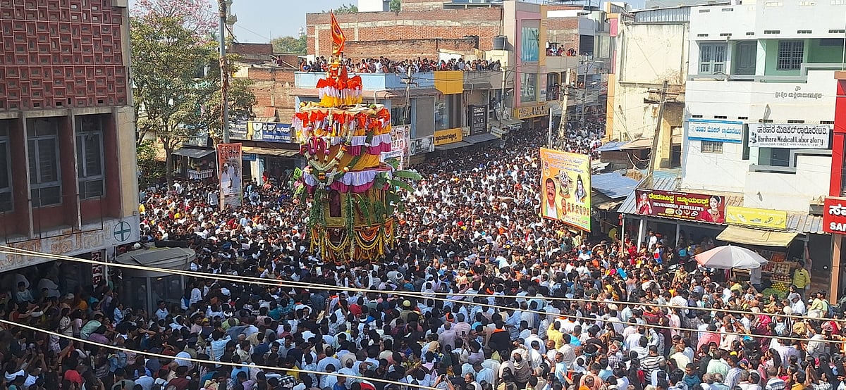ಹರಿಹರೇಶ್ವರ ರಥೋತ್ಸವ: ಅಪಾರ ಭಕ್ತರು ಭಾಗಿ