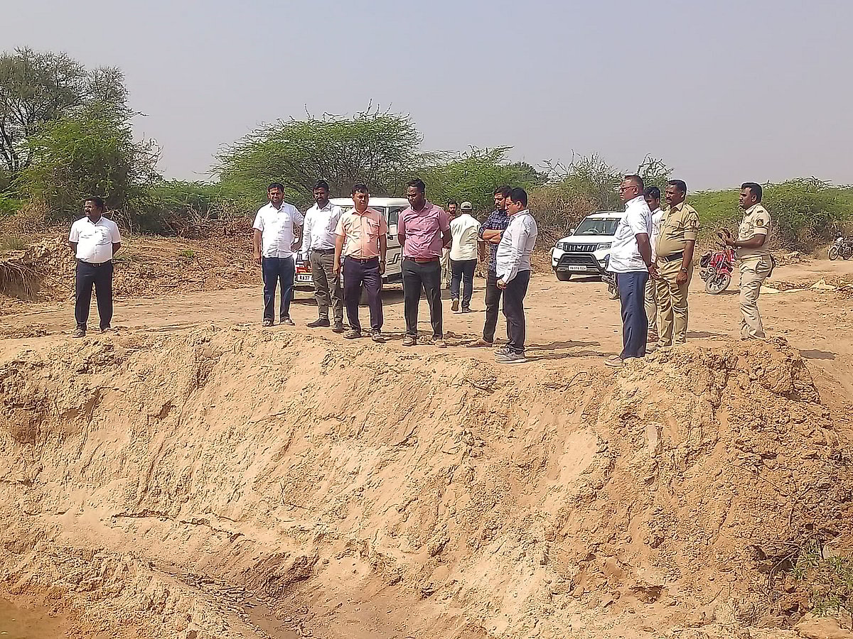 ಕನಕಗಿರಿ: ಅಕ್ರಮ ಮರಳು ಸ್ಥಳದ ಮೇಲೆ ದಾಳಿ