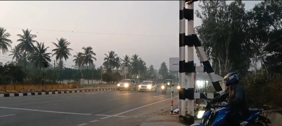 ದೇವನಹಳ್ಳಿ | ಎಚ್ಚರದಿಂದ ಸಂಚರಿಸಿ: ಇದು ಅಪಾಯಕಾರಿ ಜಂಕ್ಷನ್‌