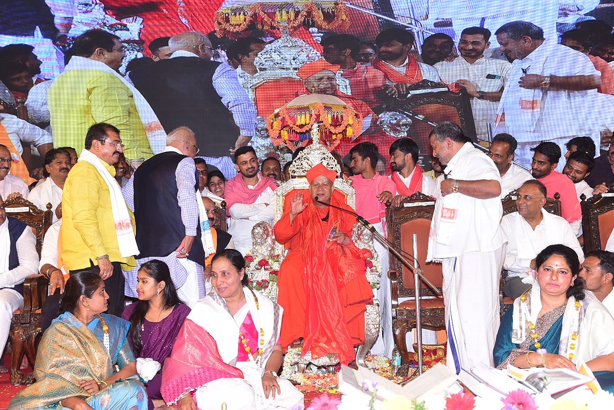 ತರಳಬಾಳು ಹುಣ್ಣಿಮೆ ವೇದಿಕೆ | ದೂಷಣೆ ಬಿಟ್ಟು ಒಂದಾಗಿ: ಶ್ರೀಗಳ ತಾಕೀತು