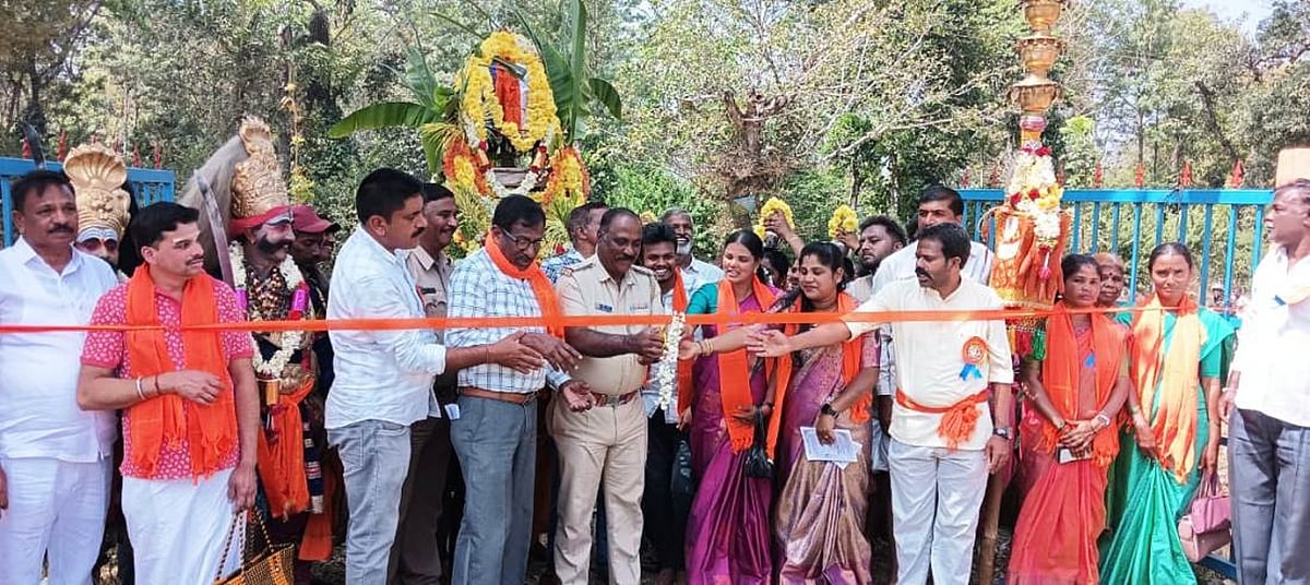 ಶನಿವಾರಸಂತೆ| ಮರೆಯಾಗುತ್ತಿರುವ ಜಾತ್ರಾ ವೈಭವ: ಮುದ್ದಿನಕಟ್ಟೆ ಮಠದ ಸ್ವಾಮೀಜಿ