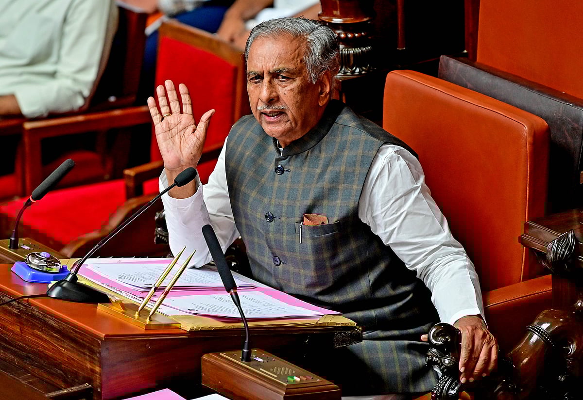 ರೈಲ್ವೆ ಪರೀಕ್ಷೆಗಳನ್ನು ಕನ್ನಡದಲ್ಲಿ ಬರೆಯಲು ಅವಕಾಶ ಕಲ್ಪಿಸಿ: ಬಸವರಾಜ ಹೊರಟ್ಟಿ