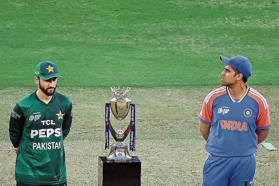 ಪಾಕ್ ಬಹಿಷ್ಕರಿಸಿದರೂ ಲಂಕಾಕ್ಕೆ ತೆರಳಿ ಟಾಸ್‌ಗಾಗಿ ಮೈದಾನಕ್ಕಿಳಿಯಲಿರುವ ಸೂರ್ಯ!