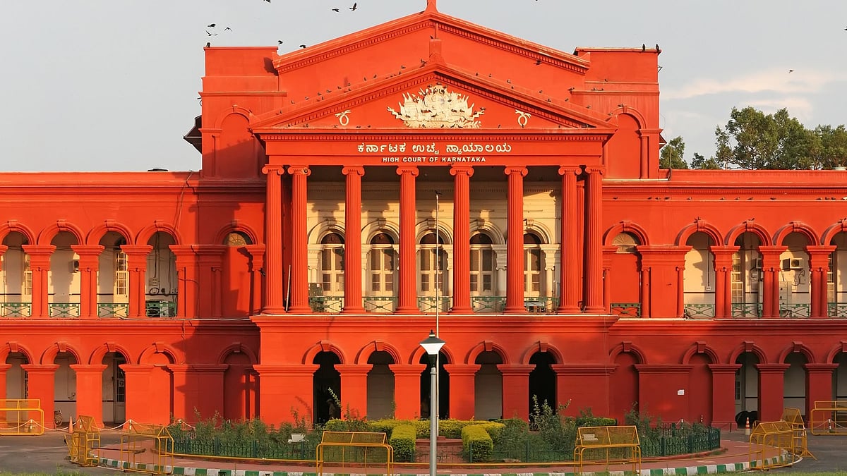 ಸಿದ್ಧರಾಮಯ್ಯ ಹುದ್ದೆ ವಜಾಕ್ಕೆ ಮನವಿ: ₹10 ಲಕ್ಷ ದಂಡದ ಎಚ್ಚರಿಕೆ ನೀಡಿದ ಹೈಕೋರ್ಟ್