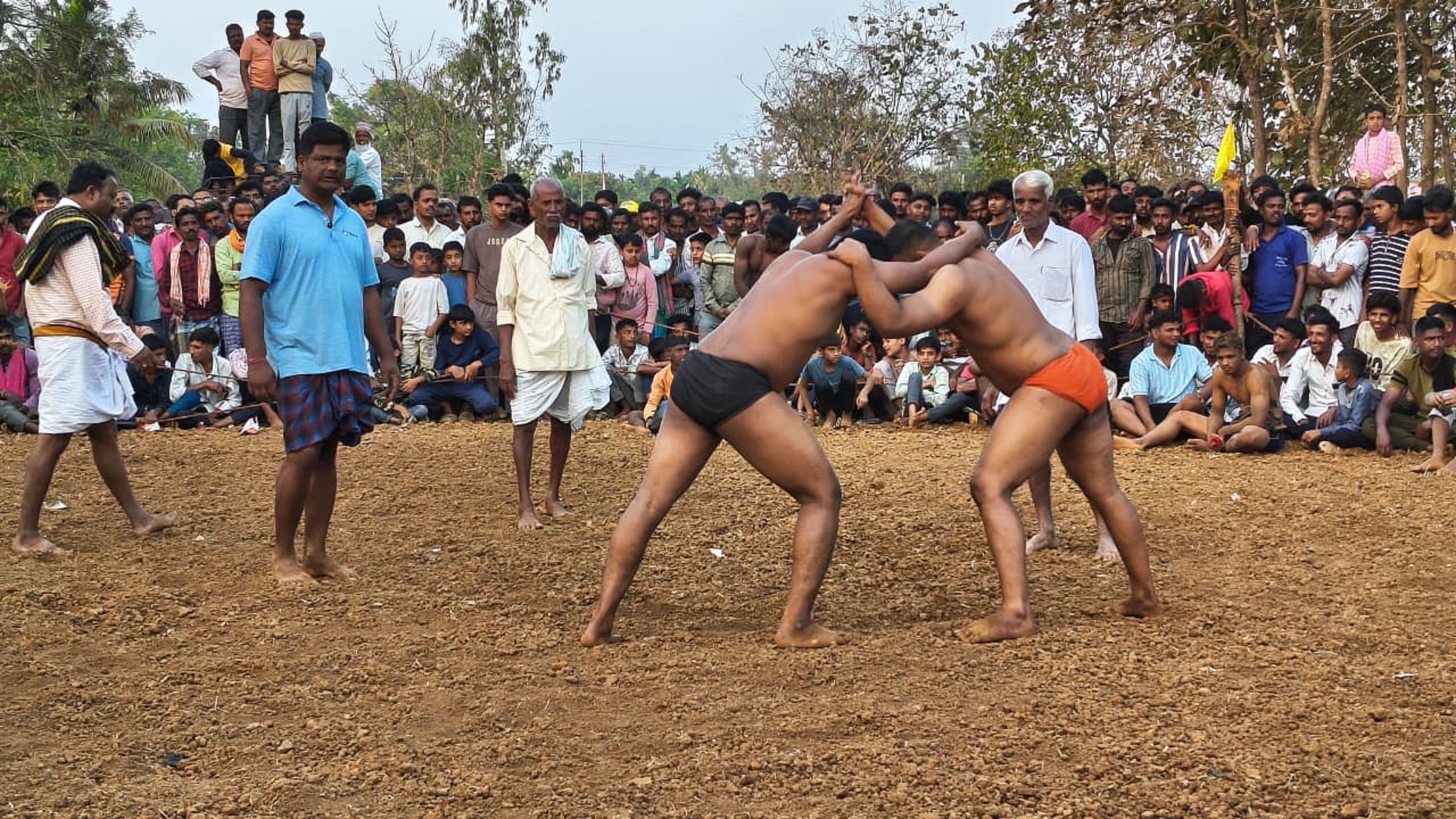 ತಿಳವಳ್ಳಿಯ ಚೌಡೇಶ್ವರಿ ಜಾತ್ರಾ ಮಹೋತ್ಸವದ ಅಂಗವಾಗಿ ಭಾನುವಾರ ಸಂಜೆ ಏರ್ಪಡಿಸಿದ್ದ ಕುಸ್ತಿ ಪಂದ್ಯಾವಳಿ ನೋಡುಗರನ್ನು ರಂಜಿಸಿತು.