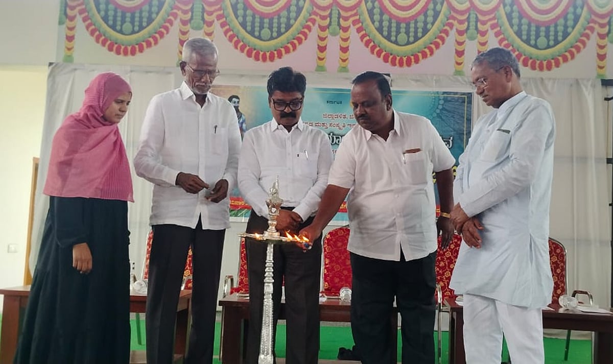 ಮಡಿವಾಳ ಮಾಚಿದೇವರದ್ದು ನೇರನುಡಿಯ ವ್ಯಕ್ತಿತ್ವ: ತಹಶೀಲ್ದಾರ್ ಸುರೇಶ ಅಂಕಲಗಿ