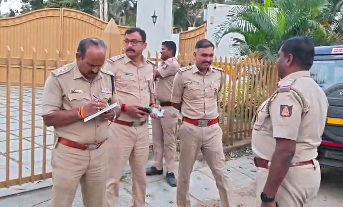 ಬನ್ನೇರುಘಟ್ಟ: ಸ್ಕೂಟರ್‌ ಬೆನ್ನಟ್ಟಿ ₹31.30 ಲಕ್ಷ ದೋಚಿದರು