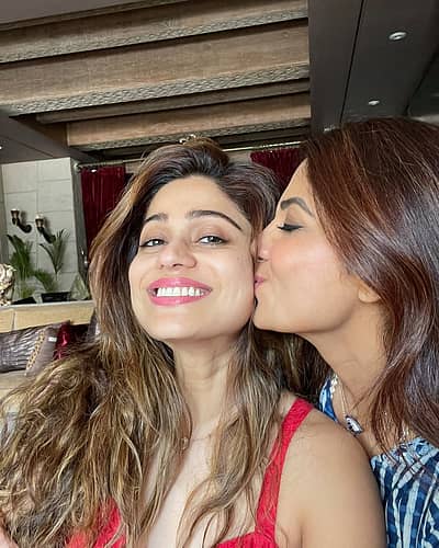 ಹುಟ್ಟು ಹಬ್ಬದ ಸಂಭ್ರಮದಲ್ಲಿ  ಬಾಲಿವುಡ್ ಬೆಡಗಿ ಶಿಲ್ಪಾ ಶೆಟ್ಟಿ ಸಹೋದರಿ  ಶಮಿತಾ ಶೆಟ್ಟಿ