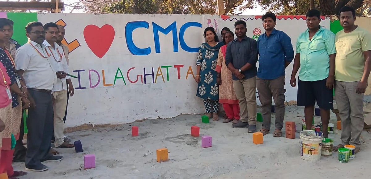 ಶಿಡ್ಲಘಟ್ಟ: ಗೋಡೆಗಳ ಮೇಲೆ ಚಿತ್ರ ಬರೆದು ಸ್ವಚ್ಛತೆ ಅರಿವು