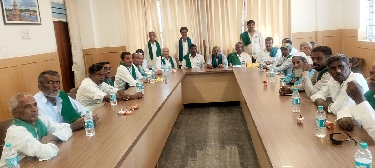 ಭದ್ರಾ ನೀರಿಗಾಗಿ ಸಿರಿಗೆರೆ ಶ್ರೀ ಭೇಟಿಗೆ ನಿರ್ಧಾರ:  ರೈತಸಂಘ