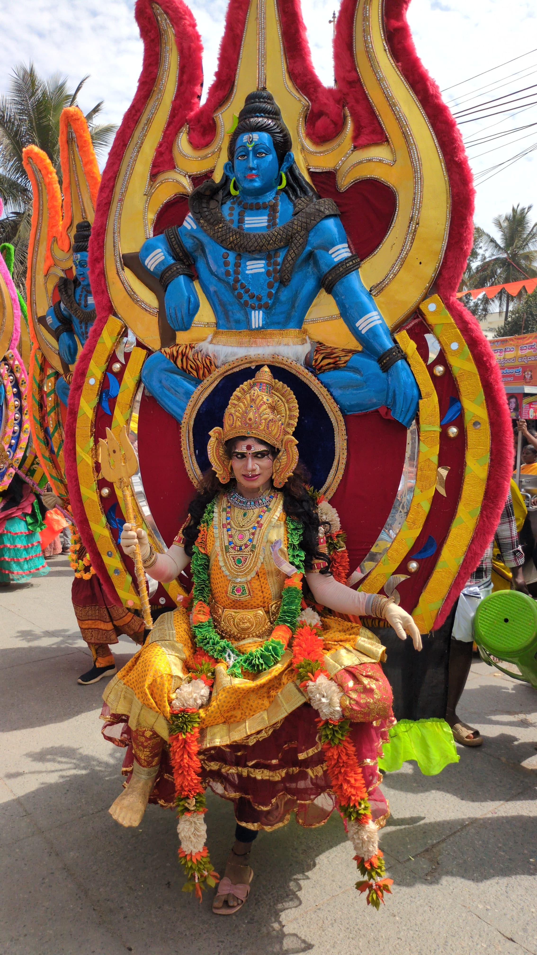 ರಥೋತ್ಸವದಲ್ಲಿ ಪಾಲ್ಗೊಂಡಿದ್ದ ಜಾನಪದ ಕಲಾತಂಡ