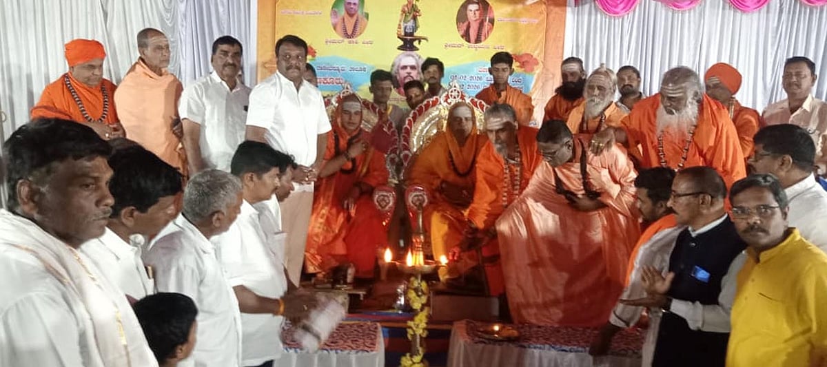 ಸರಳ ಜೀವನ ನಡೆಸಲು ಚಂದ್ರಶೇಖರ ಶಿವಾಚಾರ್ಯ ಸ್ವಾಮೀಜಿ ಸಲಹೆ