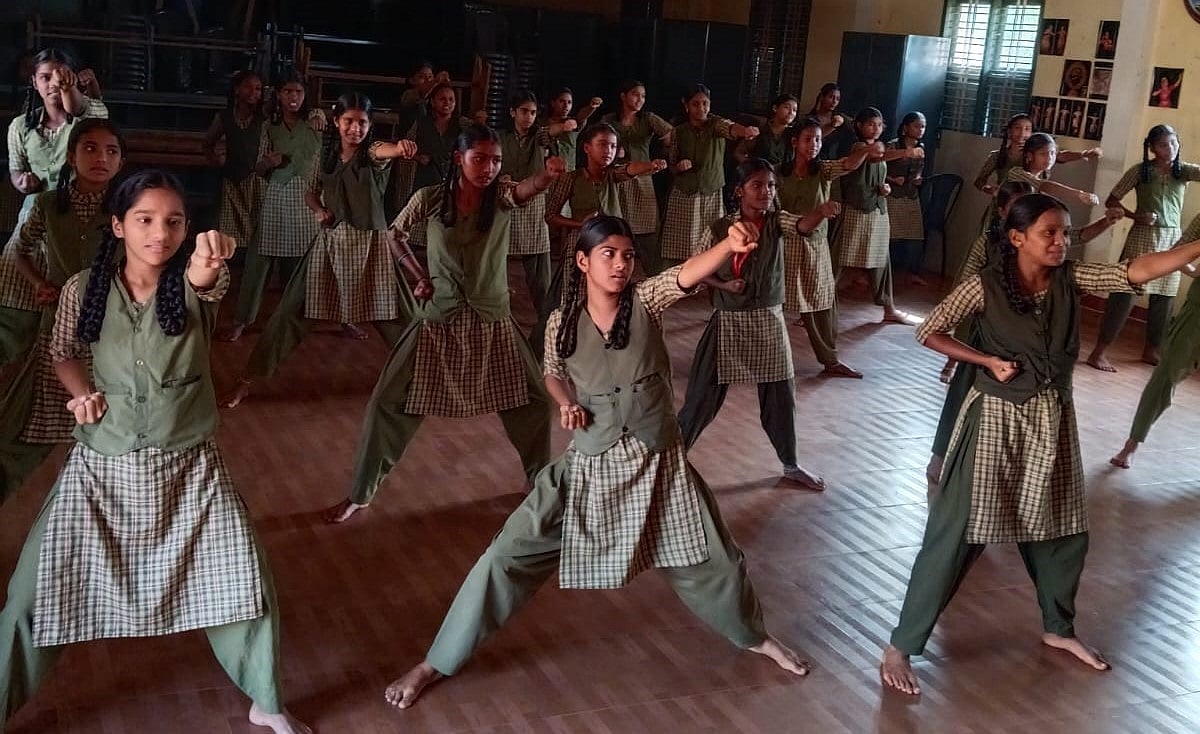 ಶಾಲೆಗಳಲ್ಲಿ ಕರಾಟೆ ಕಿಕ್ ಸದ್ದು: 9,900 ಹೆಣ್ಣು ಮಕ್ಕಳಿಗೆ ಸ್ವ ರಕ್ಷಣೆಯ ಪಾಠ