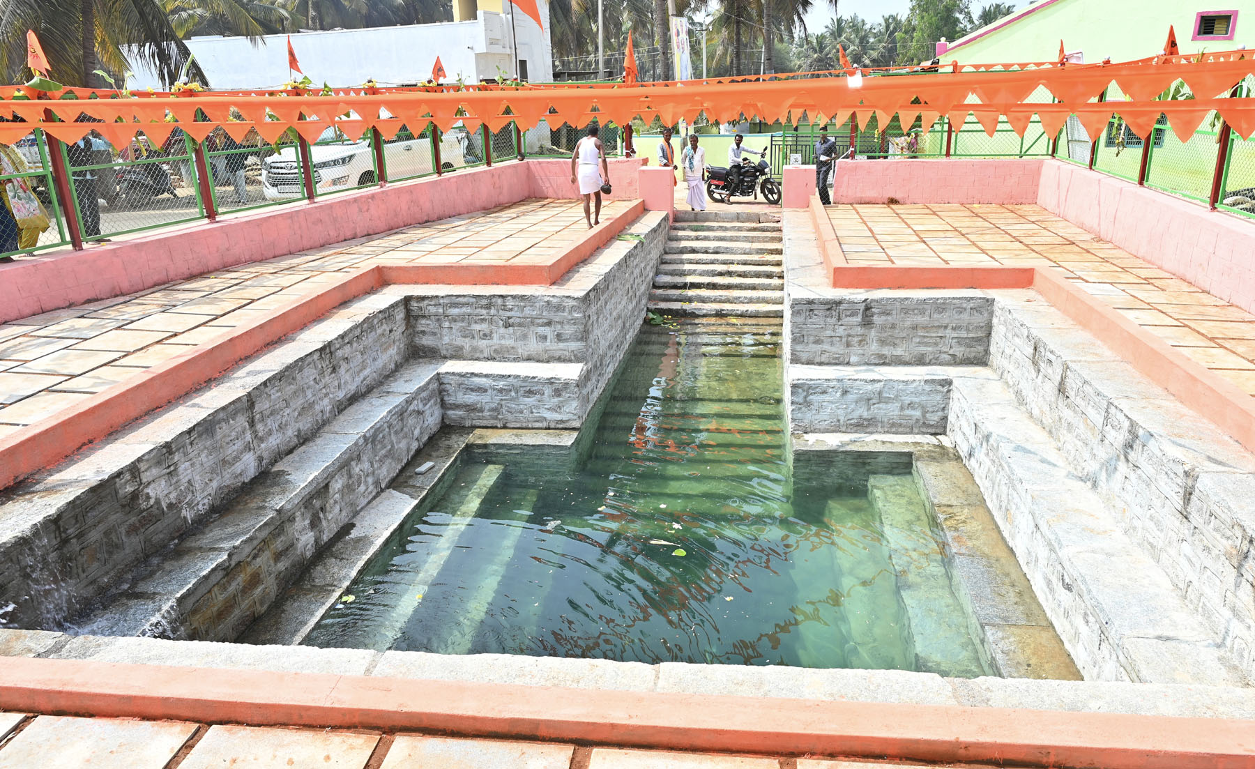 14 ಲಕ್ಷ ವೆಚ್ಚದಲ್ಲಿ ಅಭಿವೃದ್ಧಿ ಮಾಡಿರುವುದರಿಂದ ಕಂಗೊಳಿಸುತ್ತಿರುವ ಕಲ್ಯಾಣಿ.