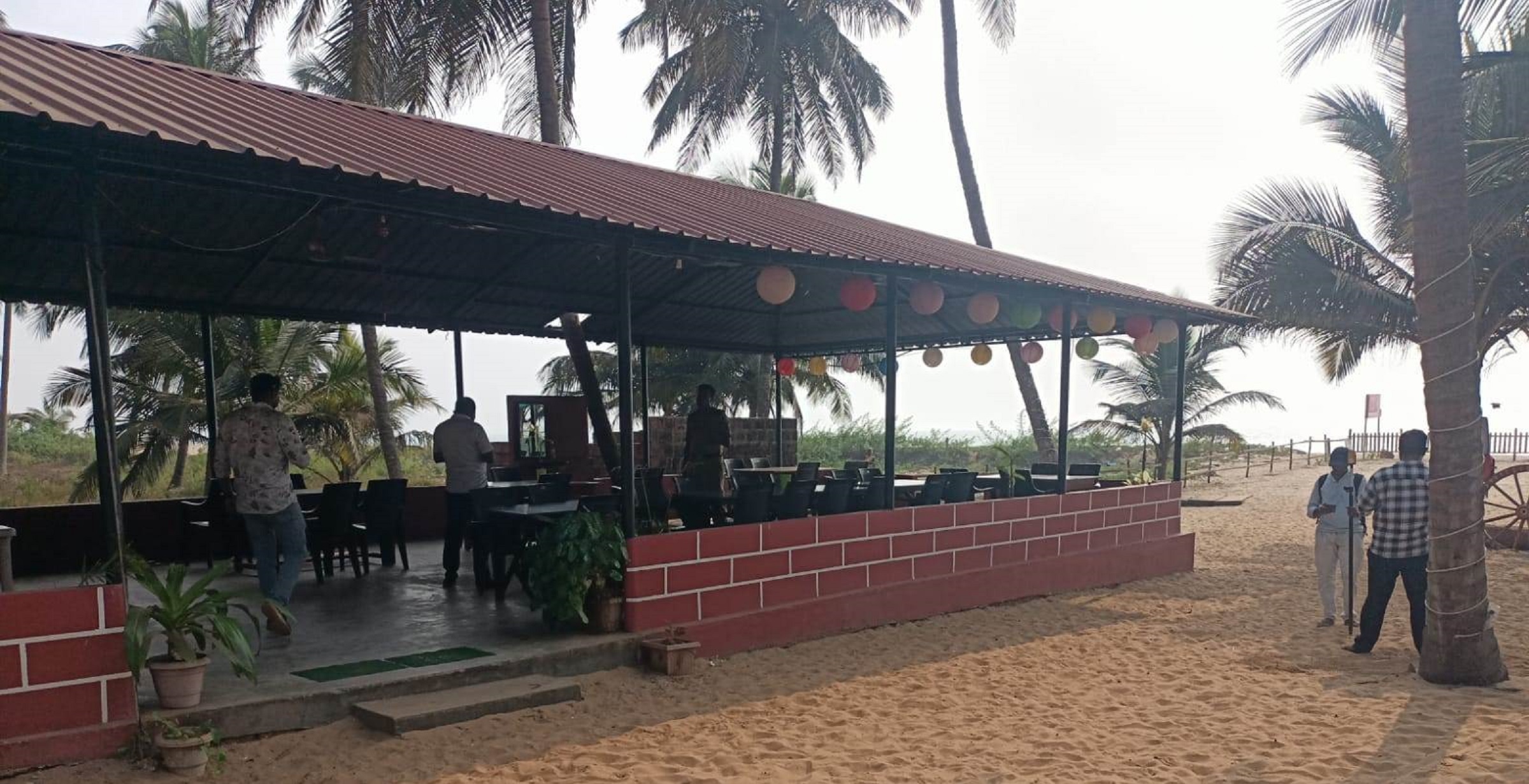 ಗೋಕರ್ಣ ಸಮೀಪದ ನಾಡುಮಾಸ್ಕೇರಿ ಗ್ರಾಮ ಪಂಚಾಯಿತಿ ವ್ಯಾಪ್ತಿಯಲ್ಲಿಯ ಕಡಲ ತೀರದಲ್ಲಿ ಸರ್ಕಾರಿ ಜಾಗವನ್ನು (ಹರಿದುಬಂದ ಜಾಗ) ಅತಿಕ್ರಮಿಸಿ ನಿರ್ಮಿಸಿದ ರೆಸಾರ್ಟ್ ವಸತಿ ಗೃಹ ಹೋಟೆಲ್ ಗಳ ಸರ್ವೆ ಕಾರ್ಯ ನಡೆಸಲಾಯಿತು