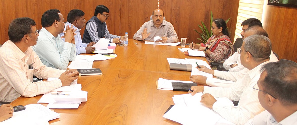 ತಿಂಗಳ ಅಂತ್ಯದೊಳಗೆ ಕಾಮಗಾರಿ ಪ್ರಾರಂಭಿಸಿ: ಜಿಲ್ಲಾಧಿಕಾರಿ ವೆಂಕಟೇಶ್‌ ಸೂಚನೆ 