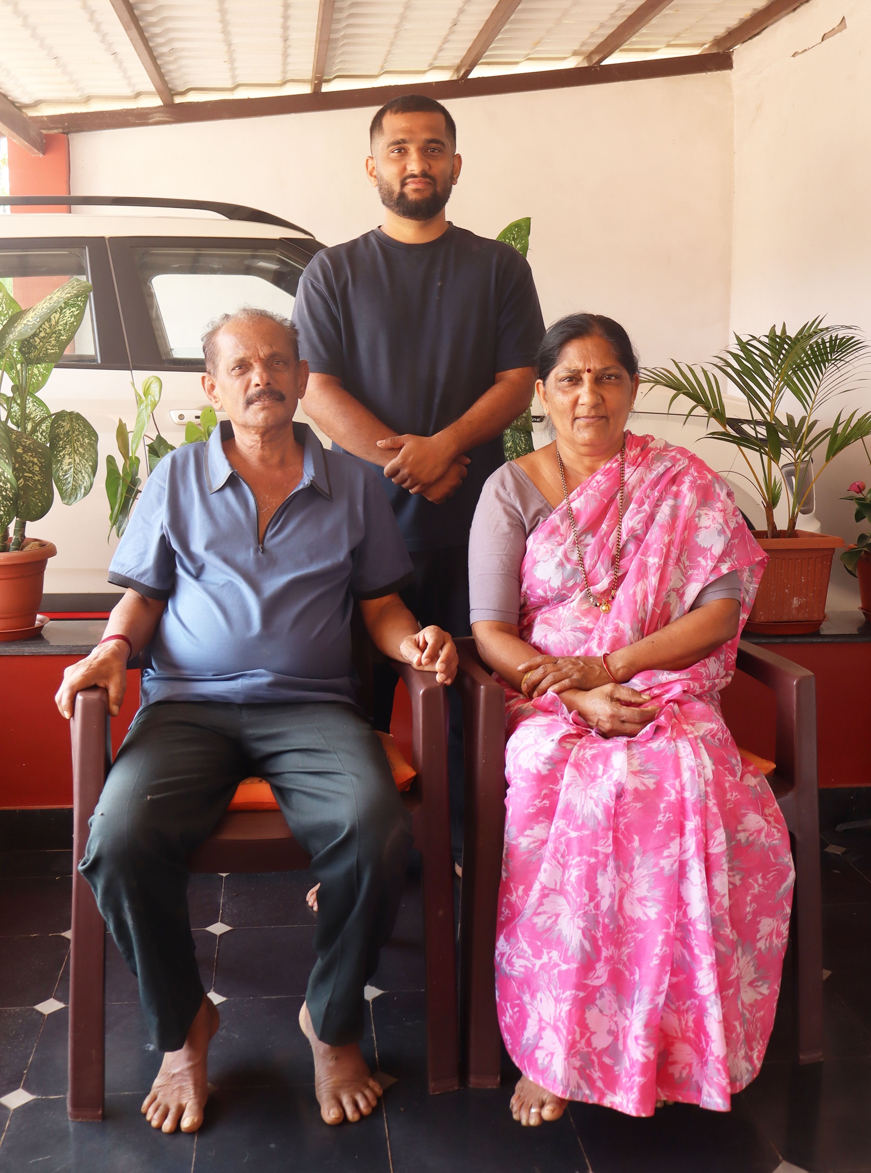 ರೈತ ದೊಗ್ರೆ ಸತ್ಯನಾರಾಯಣ ಗೌಡ ಮತ್ತು ಅವರ ಕುಟುಂಬ