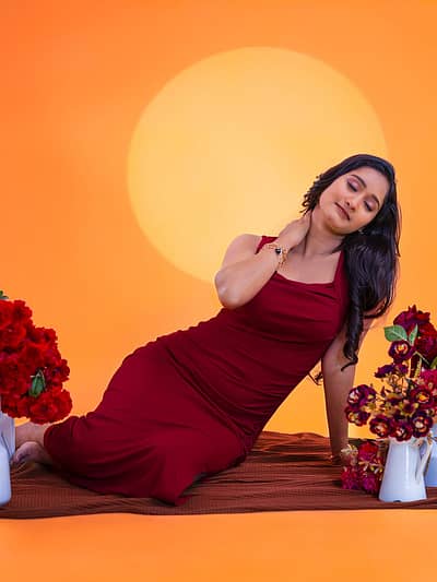 ‘ನಾ ನಿನ್ನ ಬಿಡಲಾರೆ’ಯಲ್ಲಿ ದುರ್ಗಾ ಪಾತ್ರದಲ್ಲಿ ನಟಿಸುತ್ತಿರುವ ನಟಿಯ ಹೆಸರು ರಿಷಿಕಾ. ಇವರು ಶಿವಮೊಗ್ಗ ಮೂಲದವರಾಗಿದ್ದು ಬೆಂಗಳೂರಿನಲ್ಲಿ ನೆಲೆಸಿದ್ದು, ಎಂಜಿನಿಯರಿಂಗ್ ಪದವಿ ಪಡೆದಿದ್ದಾರೆ.