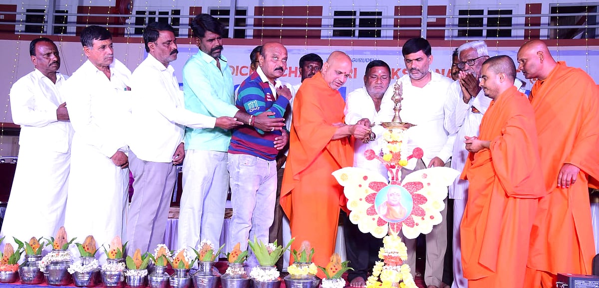 ಮಳವಳ್ಳಿ | ಮಕ್ಕಳಲ್ಲಿ ನೈತಿಕತೆ ಮೌಲ್ಯ ಬೆಳೆಸಿ: ಪ್ರಸನ್ನನಾಥ ಸ್ವಾಮೀಜಿ