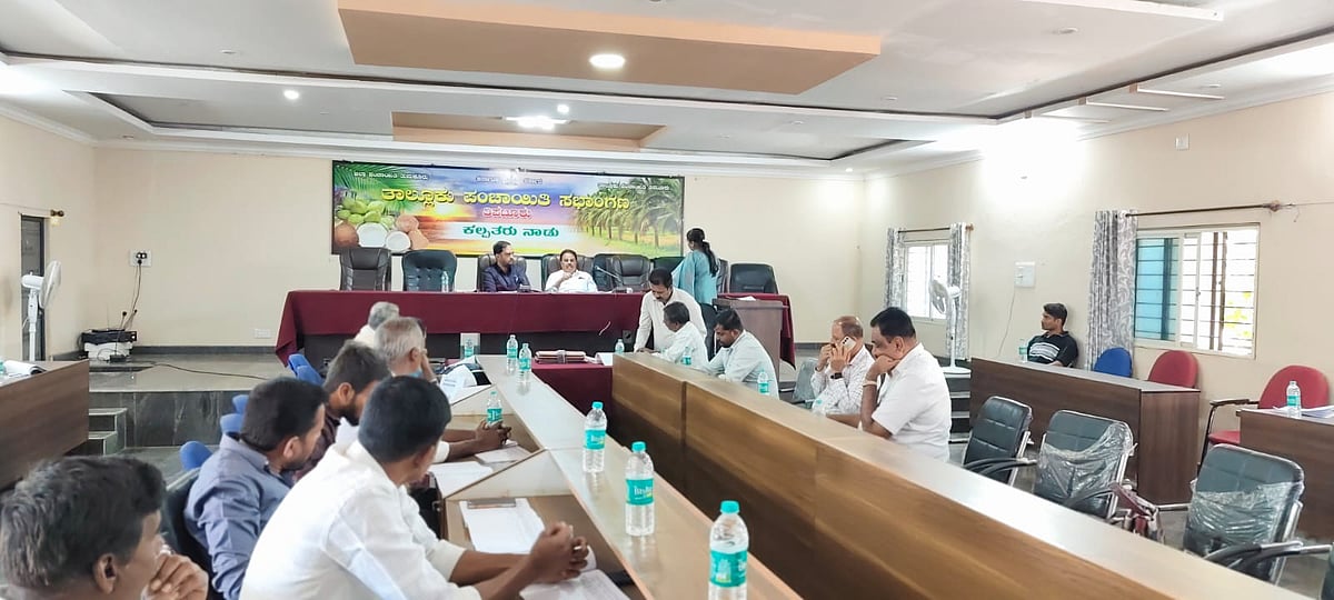 ತಿಪಟೂರು | ಪಂಚ ಗ್ಯಾರಂಟಿ ಸಭೆ