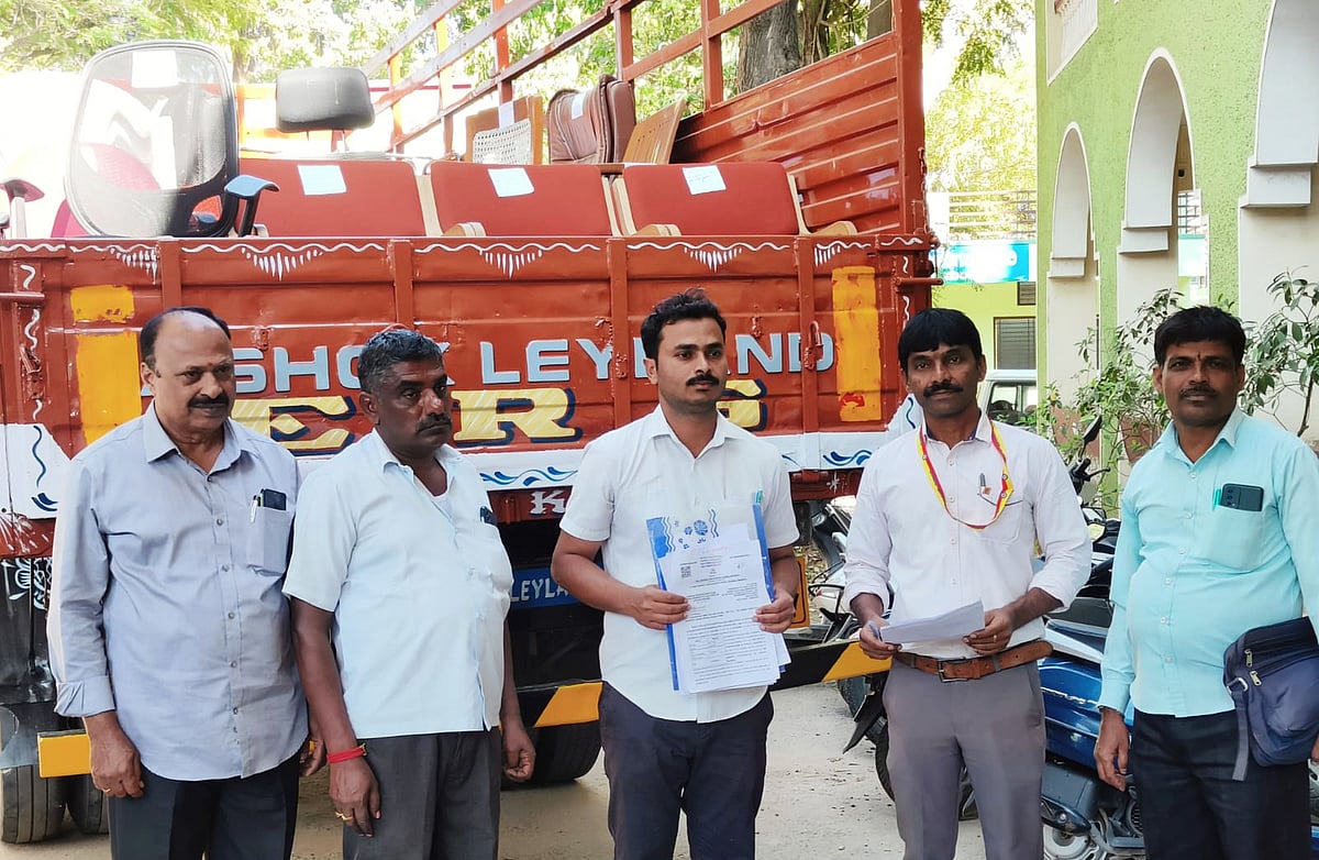 ಮಂಡ್ಯ | ಗುತ್ತಿಗೆದಾರರಿಗೆ ಬಿಲ್‌ ಬಾಕಿ: ಡಿಸಿಎಫ್‌ ಕಚೇರಿ ಪೀಠೋಪಕರಣ ಜಪ್ತಿ