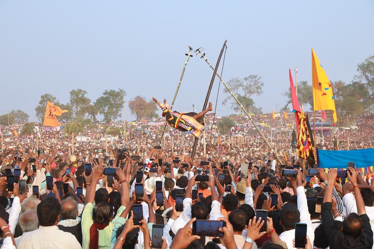 ಮೈಲಾರಲಿಂಗೇಶ್ವರ ಕ್ಷೇತ್ರದಲ್ಲಿ ಕಾರ್ಣಿಕೋತ್ಸವ:‘ಸಂಪಾಯಿತಲಾ ಪರಾಕ್‌’ಎಂದ ದೈವವಾಣಿ