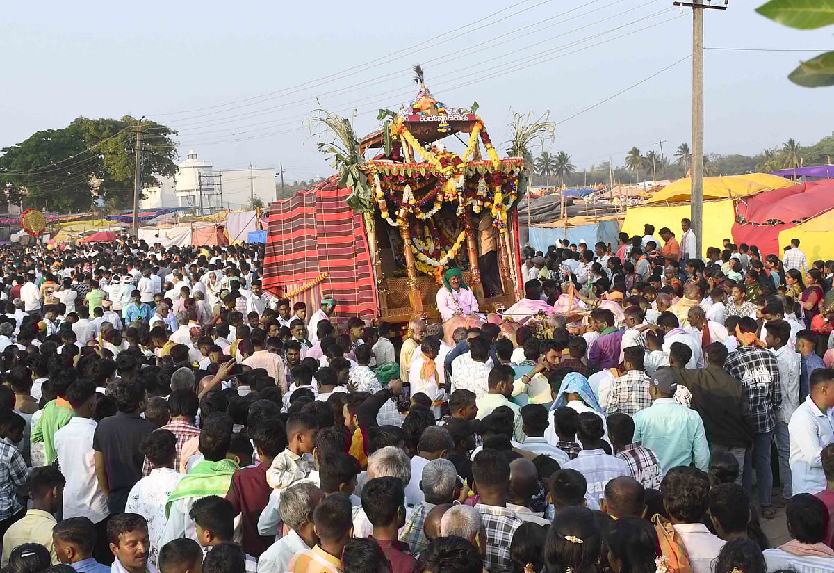 ಧಾರವಾಡ: ಮಡಿವಾಳೇಶ್ವರ ರಥೋತ್ಸವ ಸಂಭ್ರಮ