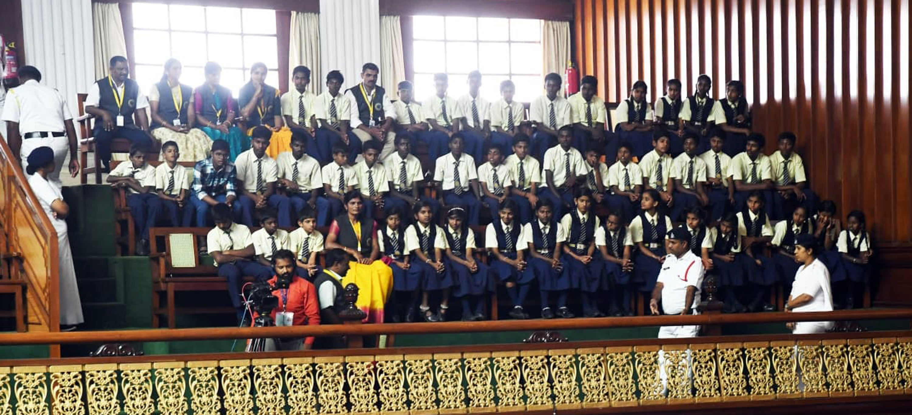 ವಿಧಾನಸೌಧದ ಗ್ಯಾಲರಿಯಲ್ಲಿ ಕುಳಿತು ಕಲಾಪ ವೀಕ್ಷಿಸಿದ ಮಕ್ಕಳು.