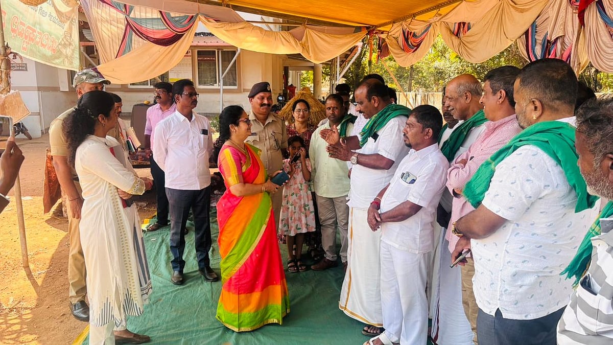 ಬೈಂದೂರು: ಧರಣಿ ಸ್ಥಳಕ್ಕೆ ಜಿಲ್ಲಾಧಿಕಾರಿ ಭೇಟಿ