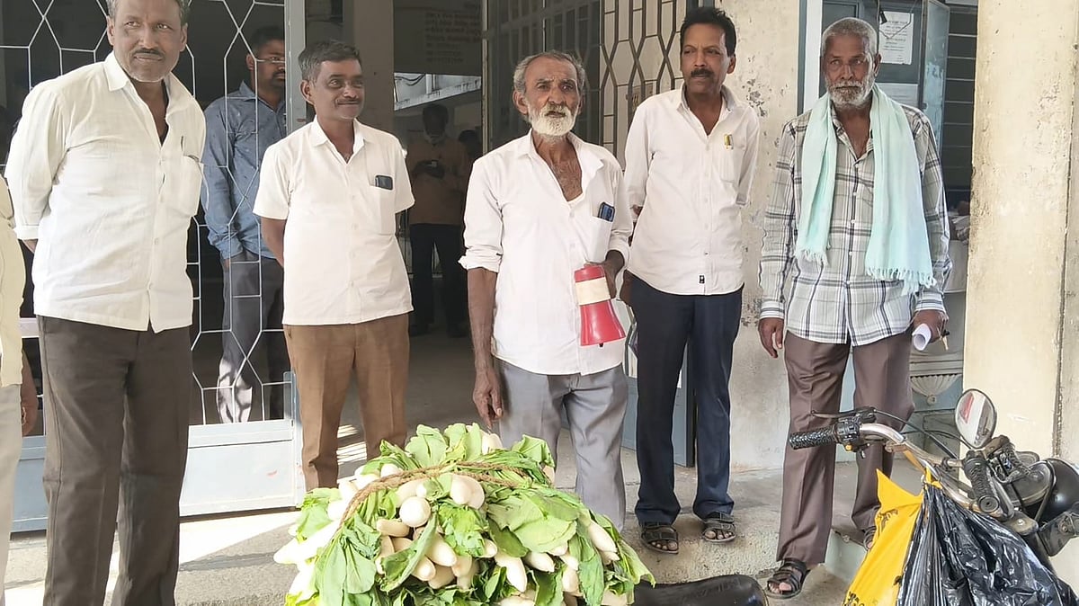 ಮಧುಗಿರಿ | ಲಂಚ ನೀಡಲು ಮೂಲಂಗಿ ತಂದ ರೈತ