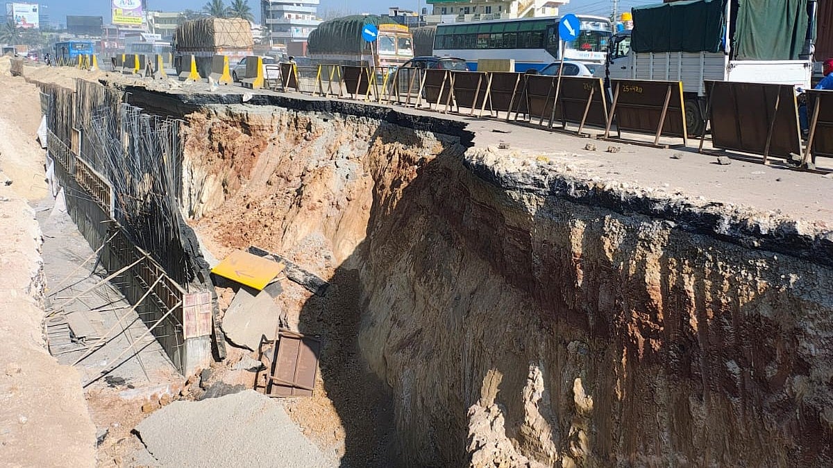 ಆನೇಕಲ್: ಹೆದ್ದಾರಿ ಕಾಮಗಾರಿ ಸ್ಥಳದಲ್ಲಿ ಭೂಕುಸಿತ