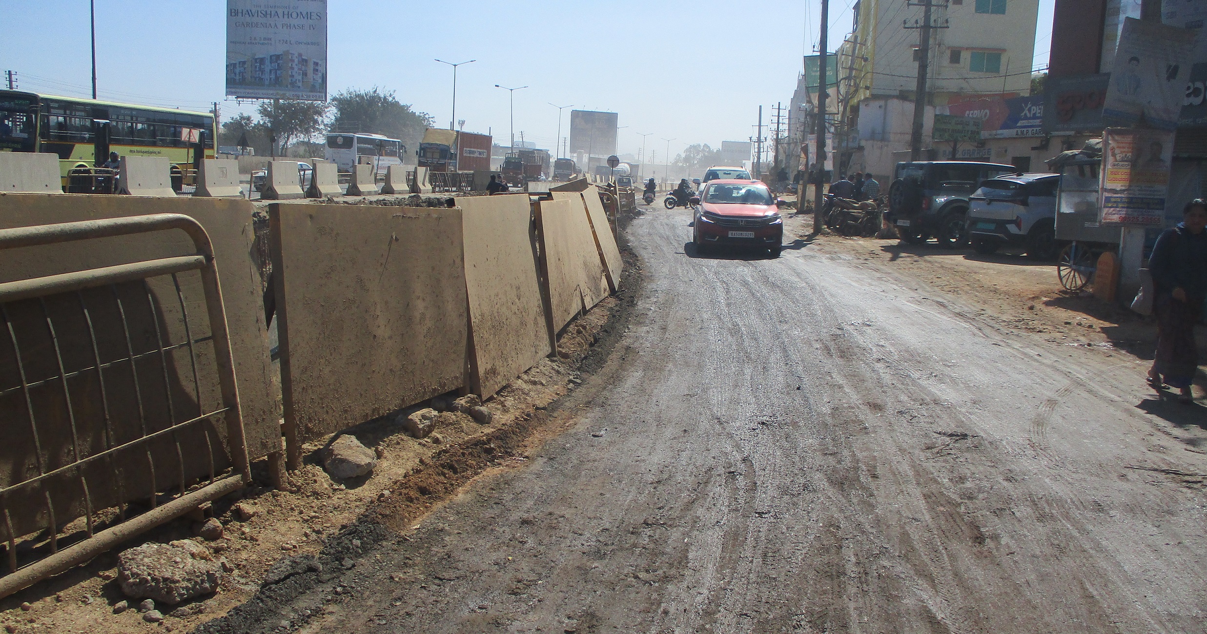 ಸರ್ವೀಸ್‌ ರಸ್ತೆ ಹದಗೆಟ್ಟಿರುವುದು