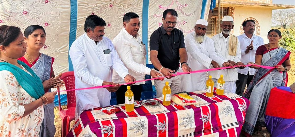 ಗಜೇಂದ್ರಗಡ | ಮಹಿಳೆಯರ ಸಬಲಿಕರಣಕ್ಕೆ ಮಾಸಿಕ ಸಂತೆ ಸಹಕಾರಿ: ಬಸವರಾಜ ಬಡಿಗೇರಿ