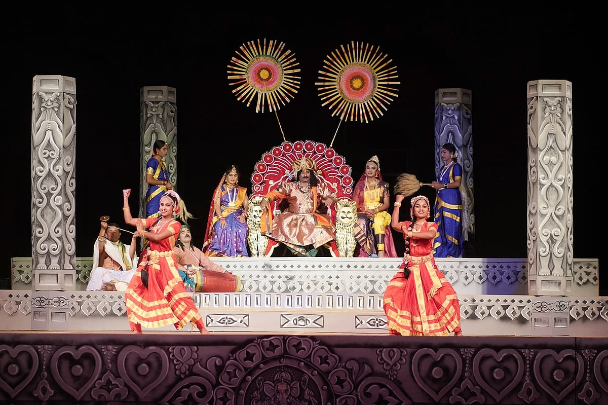 ಧ್ವನಿಬೆಳಕು: ಕಲಾವಿದರ ಬಡಬುಟ್ಟಿಗೆ ಕೈ? 