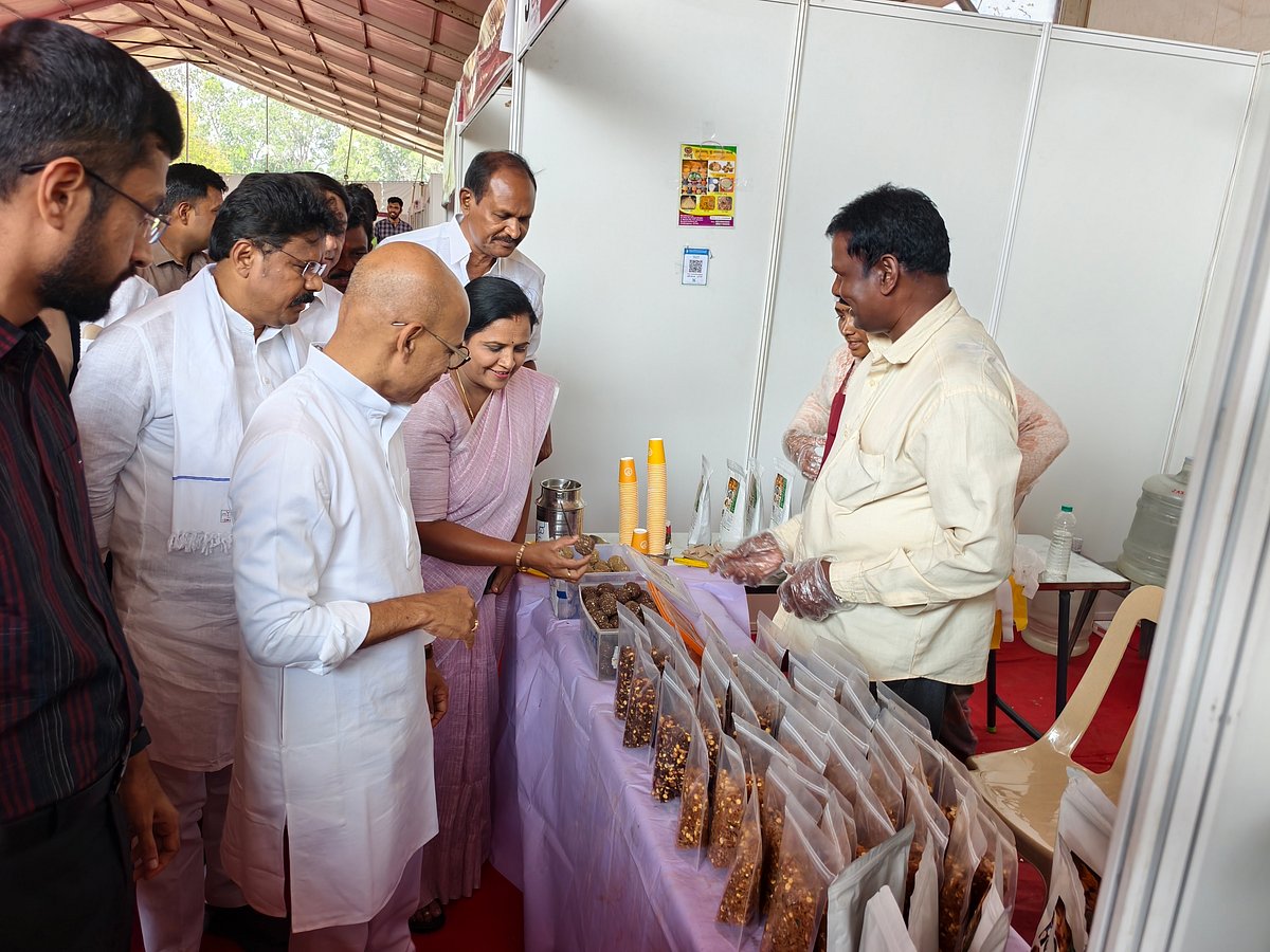 ರಾಯಚೂರು: ಆಹಾರ ಮೇಳಕ್ಕೆ ಮಕ್ಕಳ, ಯುವಕರ ದಂಡು