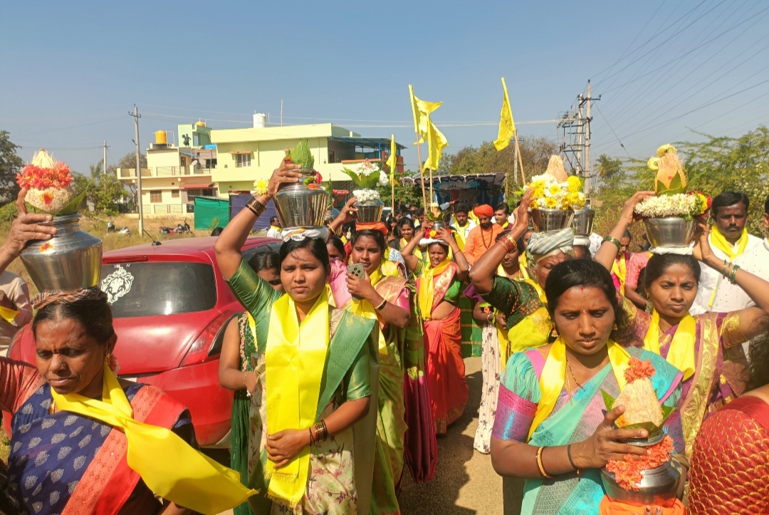 ಈಡಿಗ ಜನಾಂಗದ ಬೇಡಿಕೆಗಳನ್ನು ಈಡೇರಿಸುವಂತೆ ಒತ್ತಾಯಿಸಿ ಪ್ರಣವಾನಂದ ಸ್ವಾಮೀಜಿ ಅವರು ನಡೆಸುತ್ತಿರುವ ಪಾದಯಾತ್ರೆಯಲ್ಲಿ ಜನಾಂಗದ ಮುಖಂಡರು ಭಾಗವಹಿಸಿದ್ದರು.‌