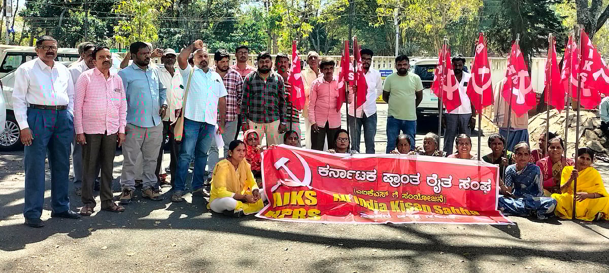 ಹಾಸನ | ಭೂ ಪರಿಹಾರ ನೀಡಿ, ಒತ್ತುವರಿ ತಡೆಯಿರಿ: ಎಚ್.ಆರ್ ನವೀನ್