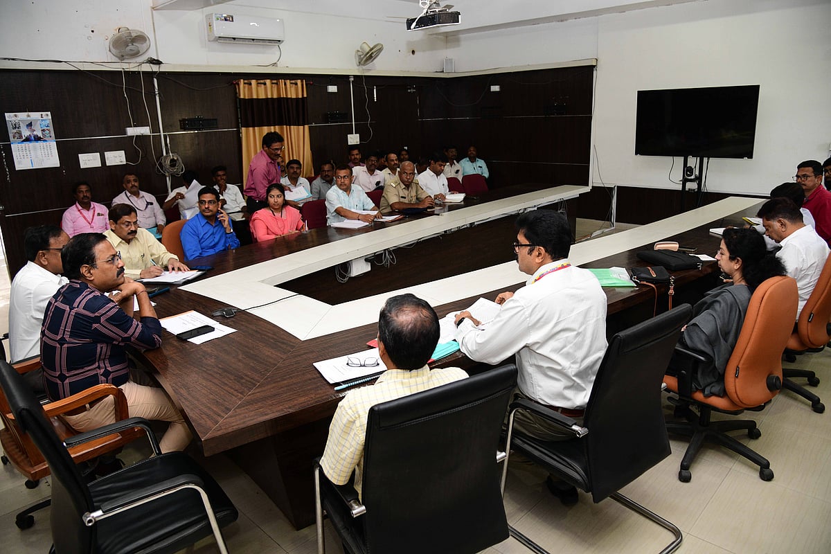 ಸಂಗ್ರಹಿಸಿದ ರಕ್ತ ಪರೀಕ್ಷೆ ಕಡ್ಡಾಯ: ಜಿಲ್ಲಾಧಿಕಾರಿ ಶೀಲವಂತ ಶಿವಕುಮಾರ್