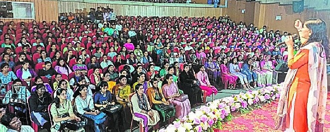 ಹಾಸನ |ವಿದ್ಯಾರ್ಥಿಗಳಲ್ಲಿ ಶ್ರದ್ಧೆ, ಏಕಾಗ್ರತೆ ಅಗತ್ಯ: ಜಿಲ್ಲಾಧಿಕಾರಿ ಲತಾಕುಮಾರಿ